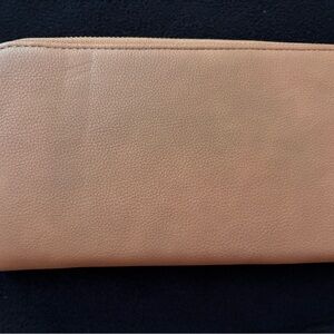 NWT - Thirty One All About the Benjamin’s Caramel Smooth Pebble